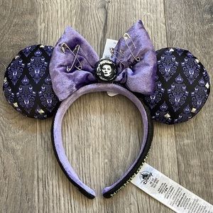 Brand New Her Universe Disney Haunted Mansion Madam Leota Foolish Mortal Ears